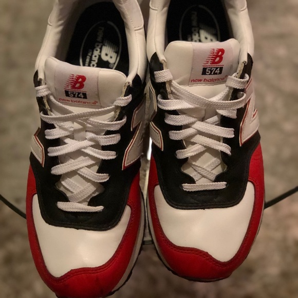 new balance 574 red black white